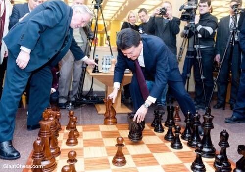 16 inch chess set photo